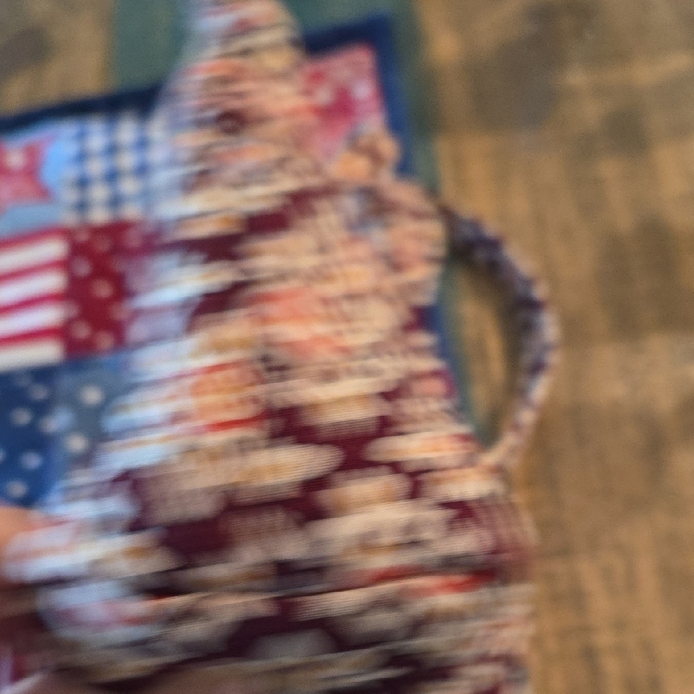 Vera Bradley Red and Pink Quilted Tote Bag - Picture 7 of 11